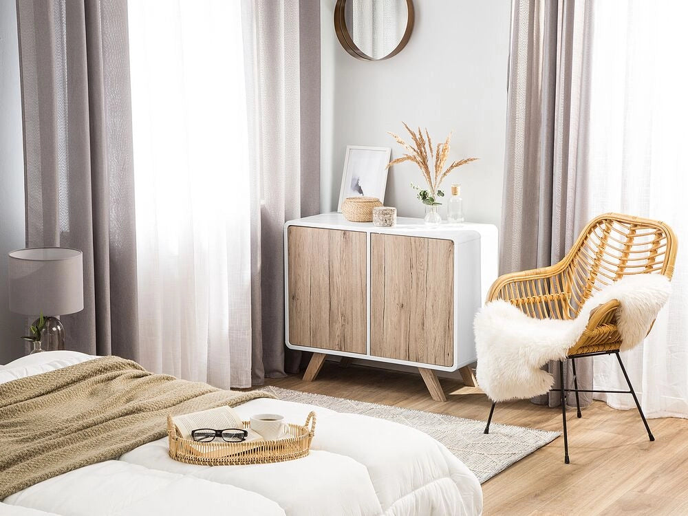 Madia credenza impiallacciata in legno chiaro e bianco 76 x 90 x 40 cm con gambe in legno di pino 2 ante
