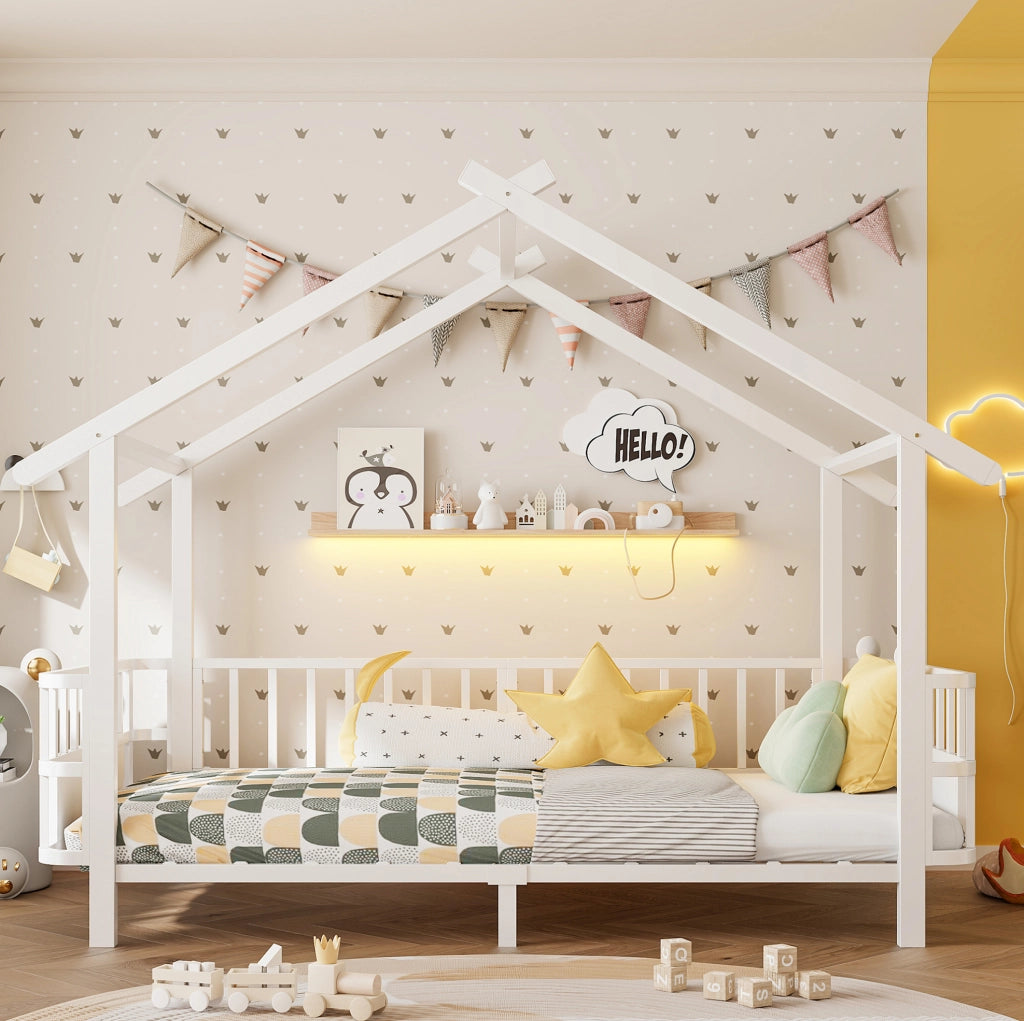 Letto per bambini 90x200 cm con barriera di sicurezza e struttura a casetta in metallo bianco