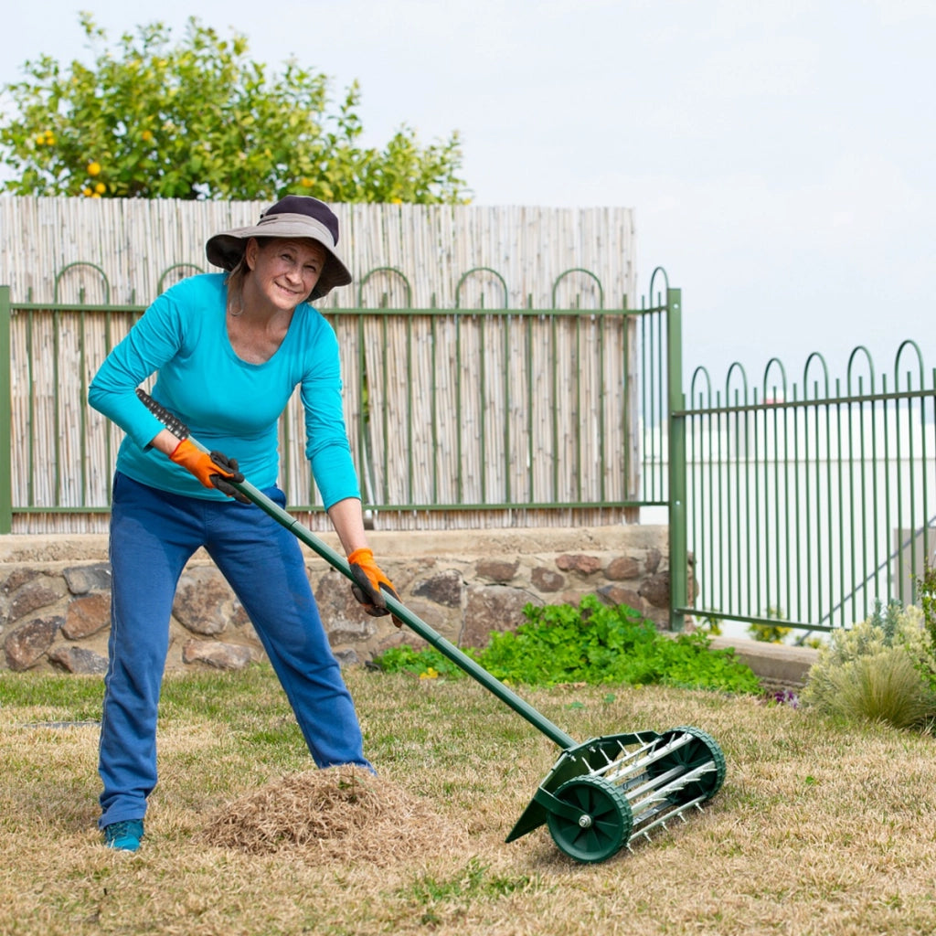 Arieggiatore per prato con parafango, Rullo arieggiatore manuale per areare prato giardino terreno 46x23x127cm-Attrezzi da giardino