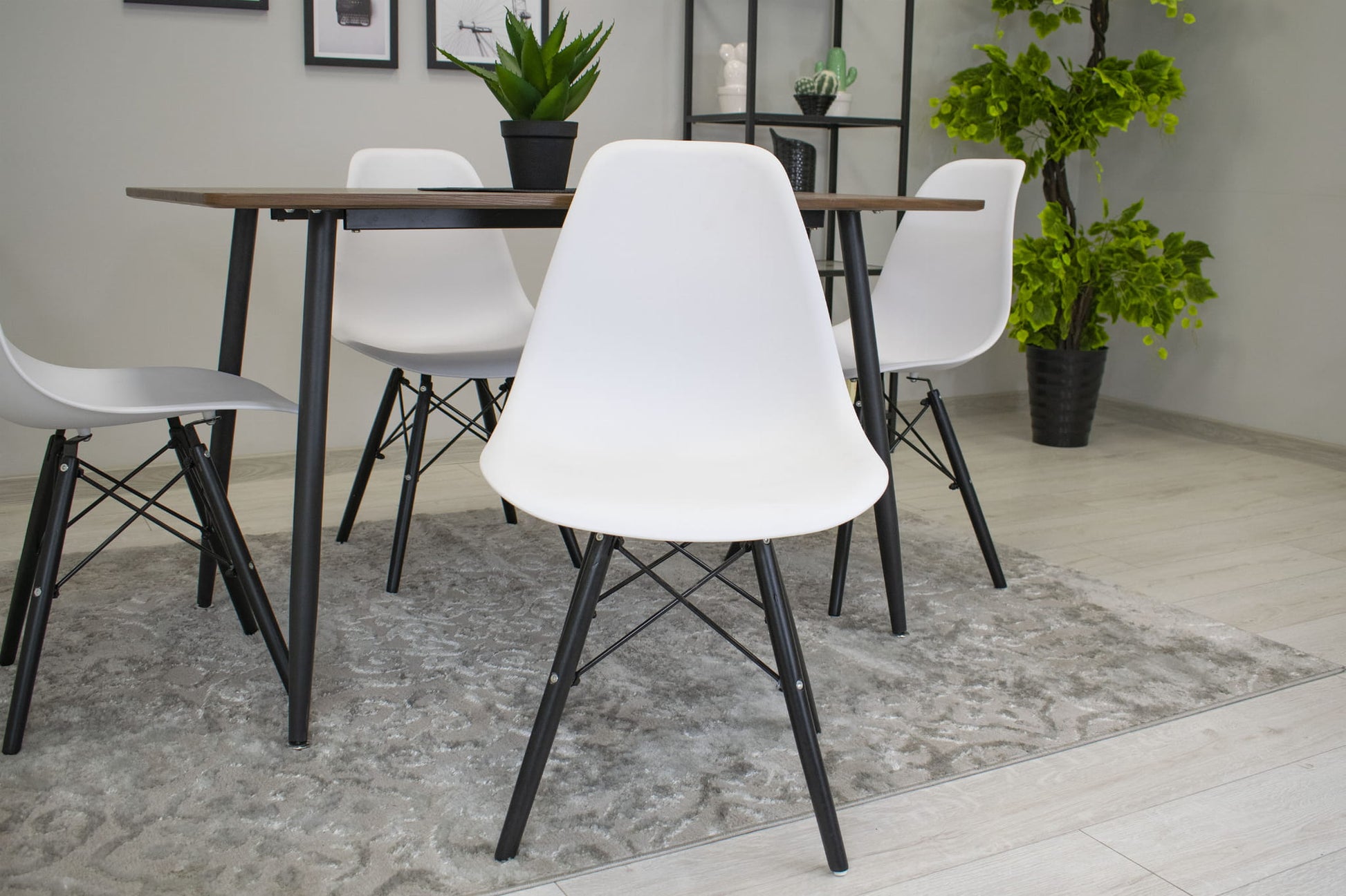 Sedia ergonomica Valora OSAKA con gambe bianche e nere per soggiorno x2