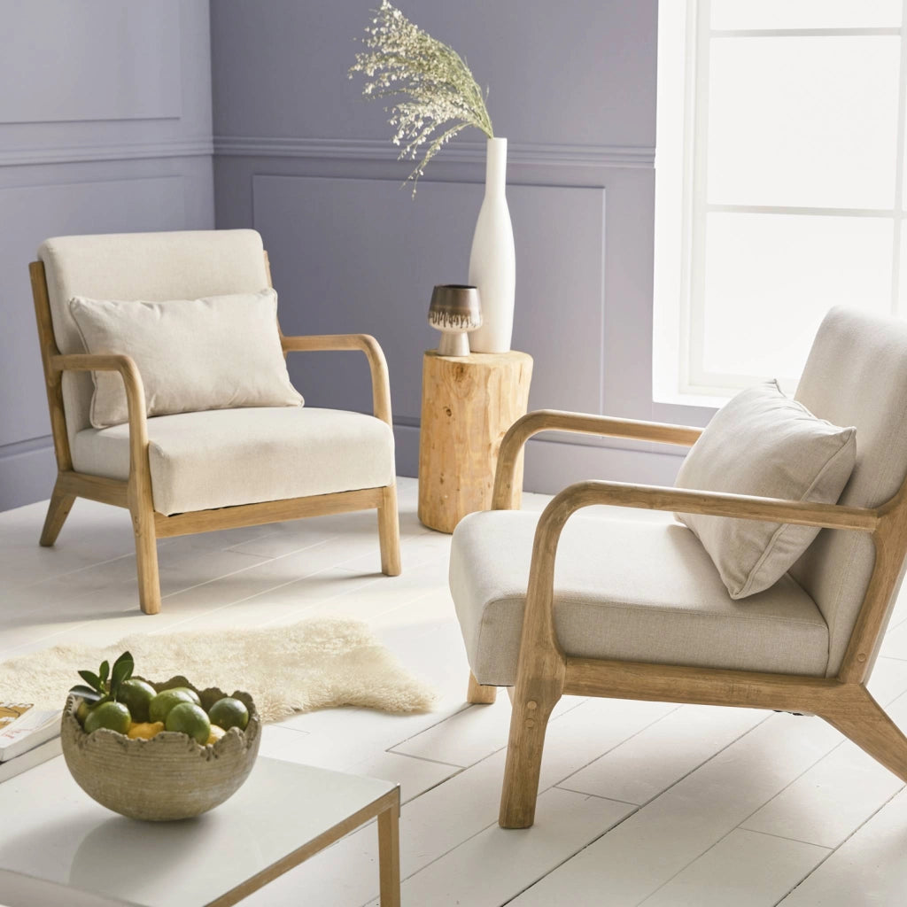 Poltrona scandinava in legno e tessuto con braccioli, beige