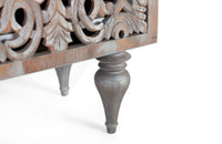 Credenza in legno di mango con due ante laterali intagliate a mano