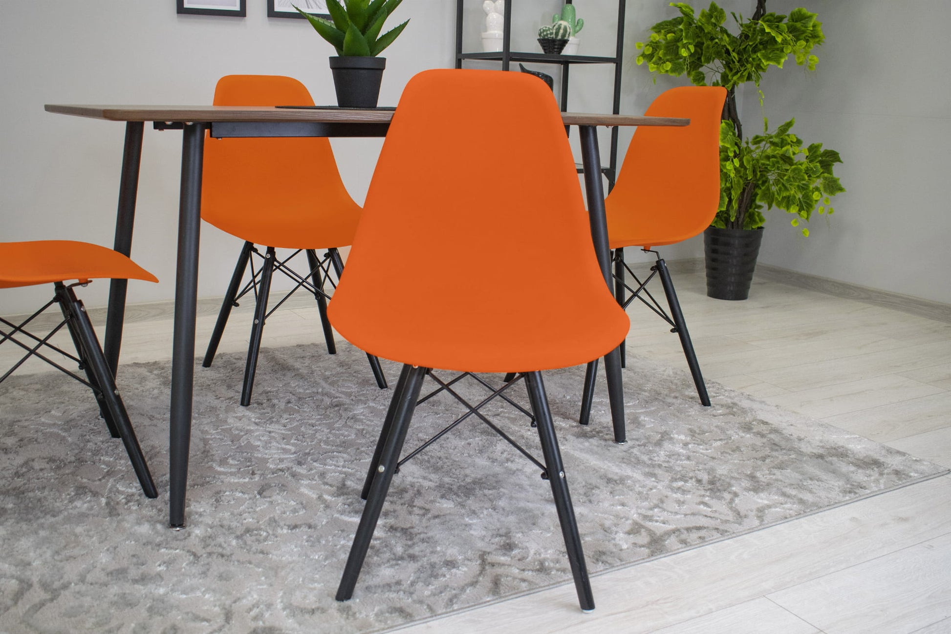 Sedia ergonomica Valora OSAKA con gambe arancioni e nere per soggiorno x2