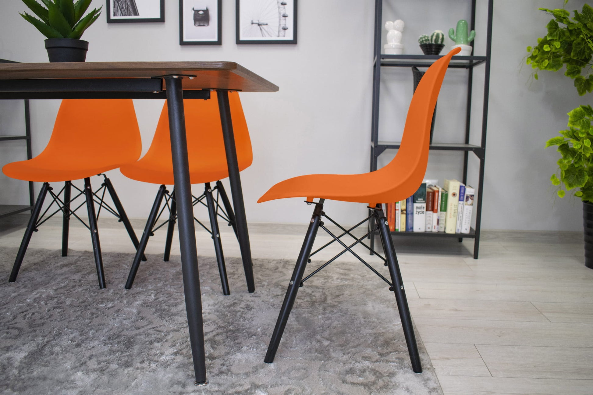 Sedia ergonomica Valora OSAKA con gambe arancioni e nere per soggiorno x2