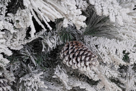 Albero di Natale Avezzano innevato H210 con 1148 rami