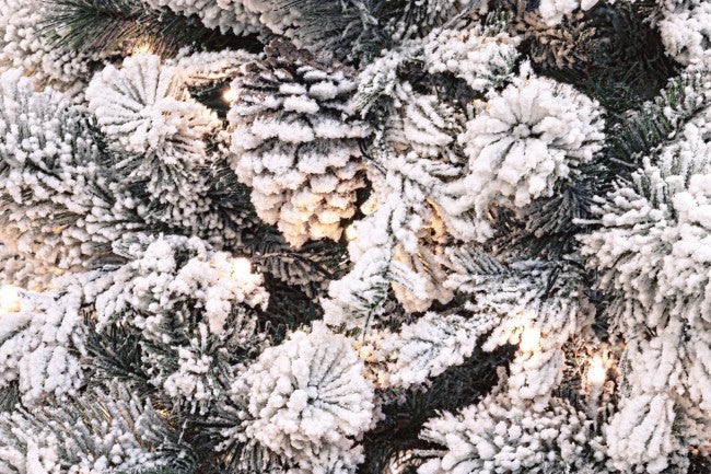 Albero di Natale Arves innevato H210 con 1936 rami e 330 luci