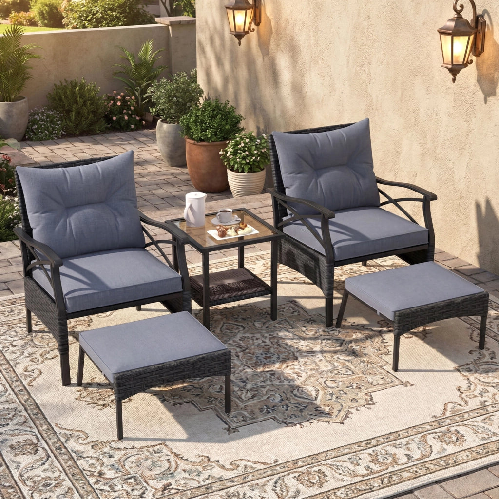 Set di mobili da giardino in rattan a 5 pezzi con sedie e poggiapiedi esterni, Tavolino in vetro temperato a 2 livelli con cuscini per portico e balcone Nero