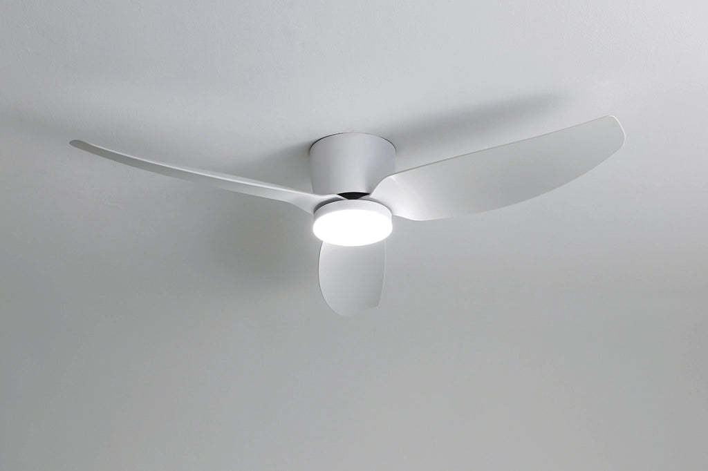 Ventilatore a Soffitto HELIKA Bianco con LED 18W Integrato, Regolazione CCT 3000-4000-6500K, Telecomando e Invertitore di Marcia - Rossini