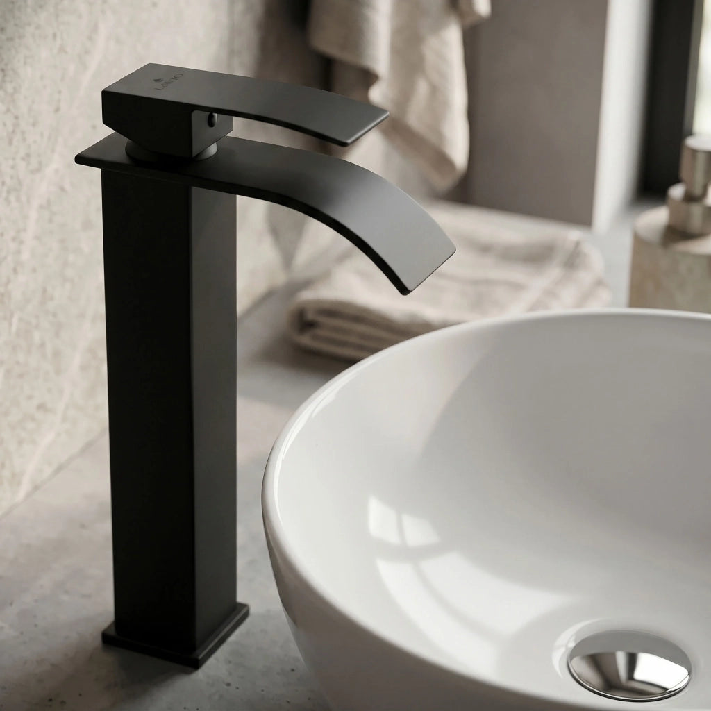 Rubinetto lavabo alto a cascata nero da appoggio miscelatore bagno EVIO