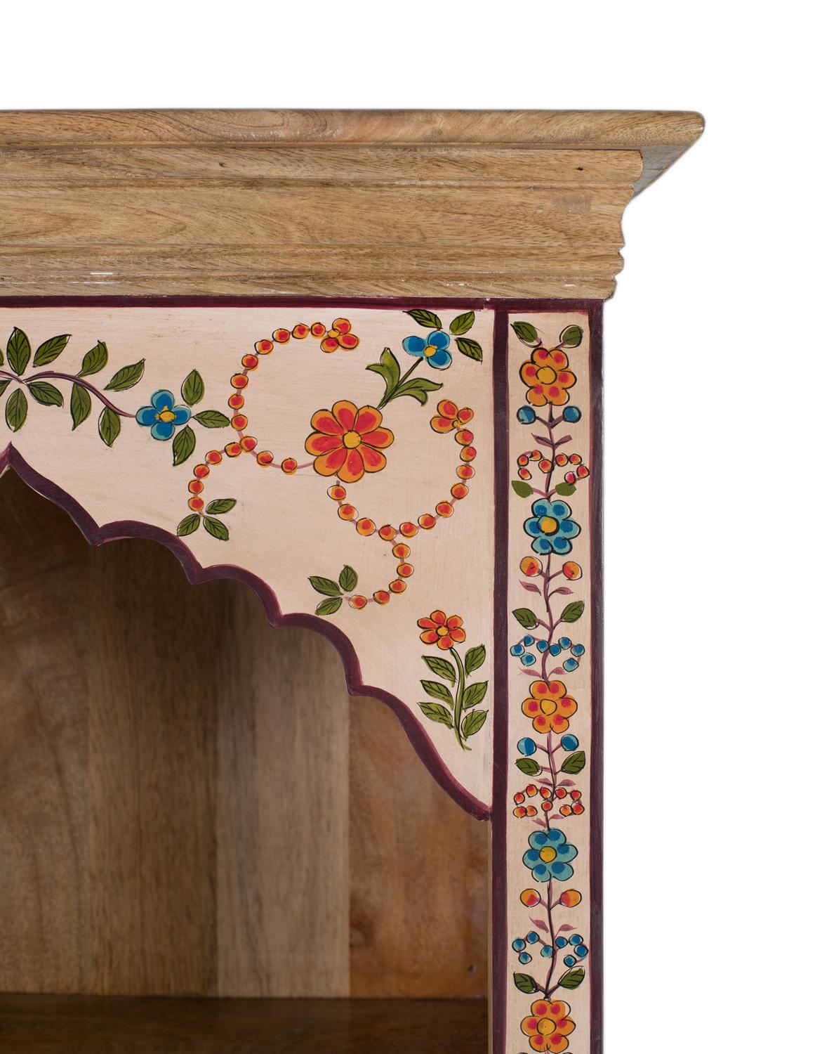 Libreria in legno di mango con dettagli floreali dipinti a mano