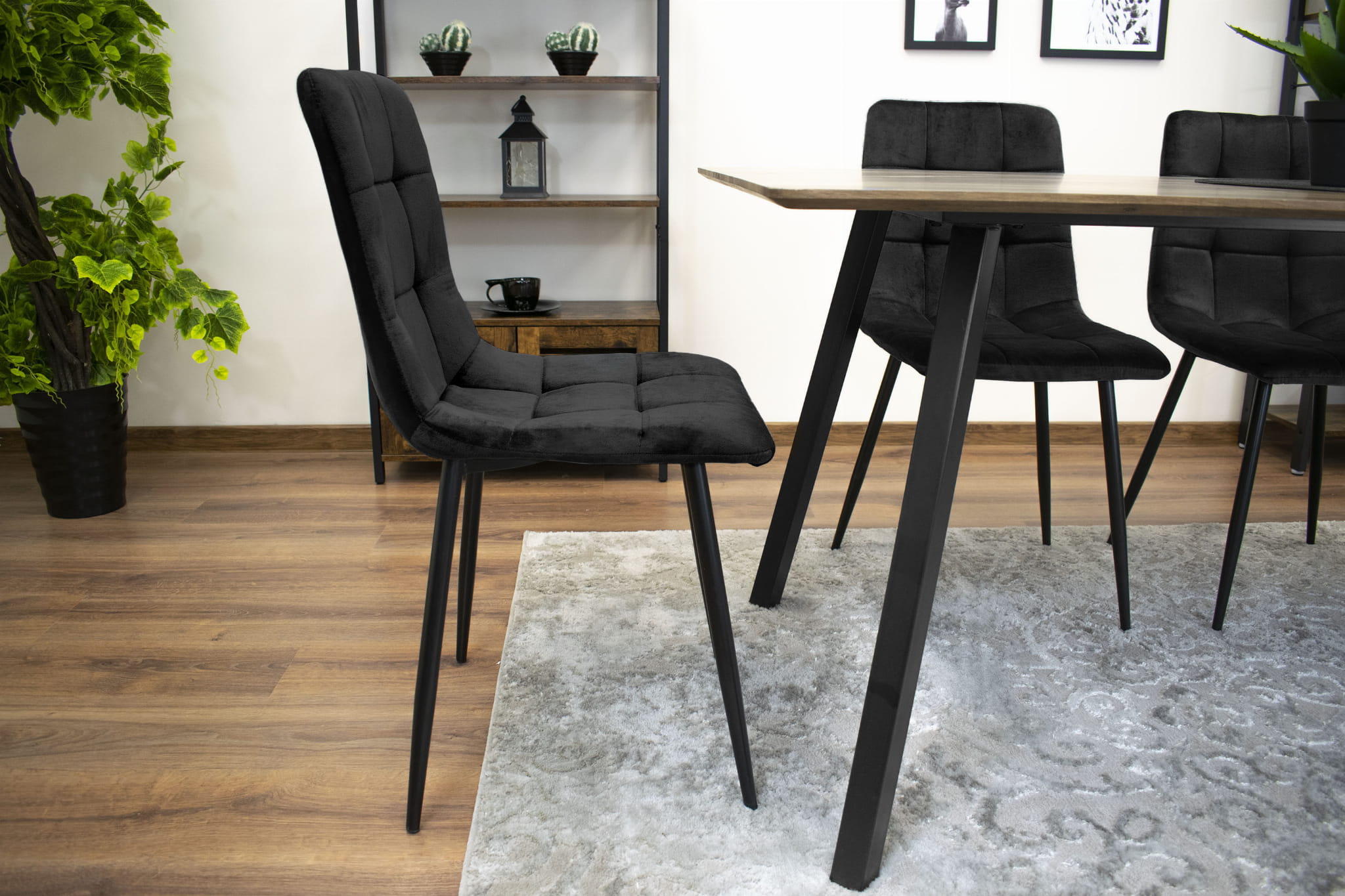 Sedia Valora PYRA in velluto nero dal design moderno per soggiorno x2