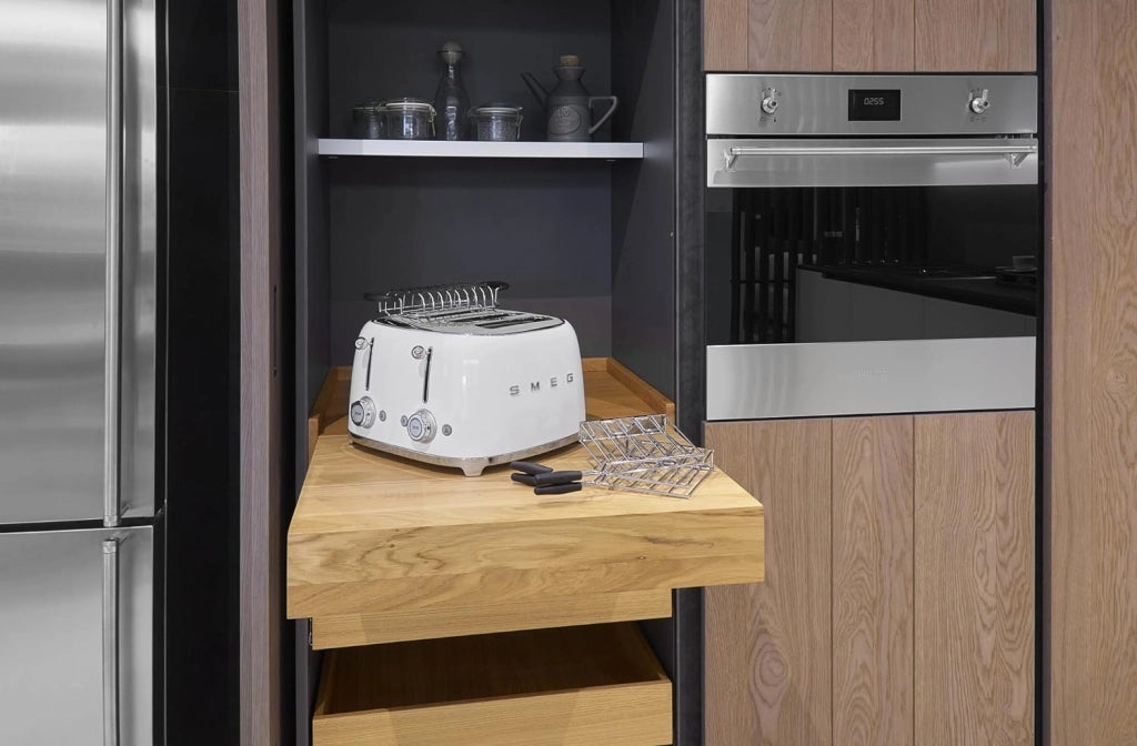 Smeg, tostapane 4x4 tsf03wheu, 4 scomparti per 4 fette, 6 livelli di doratura, funzione riscaldamento, scongelamento e bagel, espulsione automatica del pane, 2 cassetti raccoglibriciole, 2000w, bianco