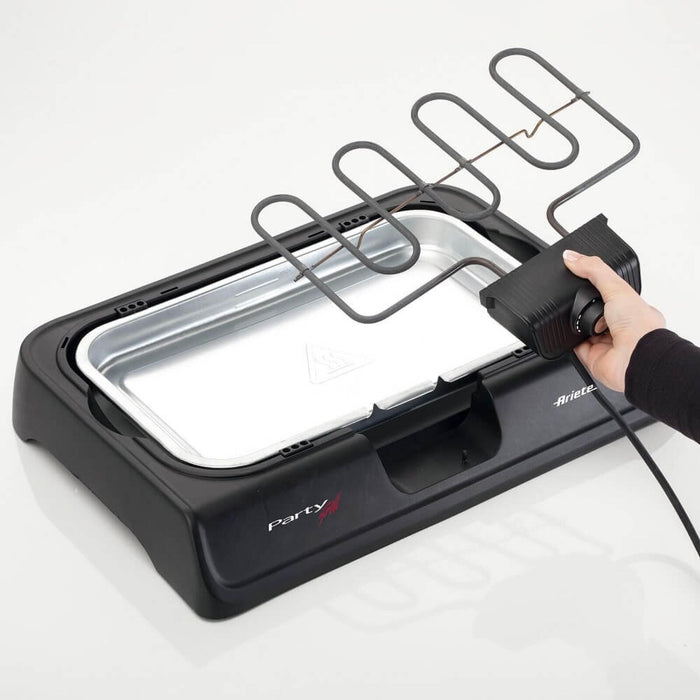 Ariete 723 Party Grill - barbecue elettrico. Potenza 2000W. Cottura lenta e rapida. Per carne, verdura e pesce. Dotata di vassoi raccogli grasso.