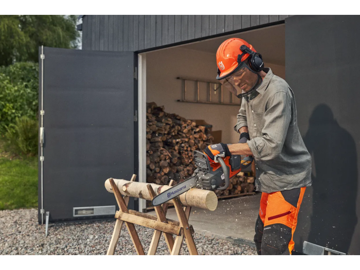 Motosega Husqvarna 225i 36V batteria inclusa 4,0Ah barra 35cm motore brushless