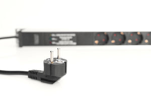 Digitus Ciabatta con profilo in alluminio, 8 prese, cavo di alimentazione 2 m spina di sicurezza del connettore