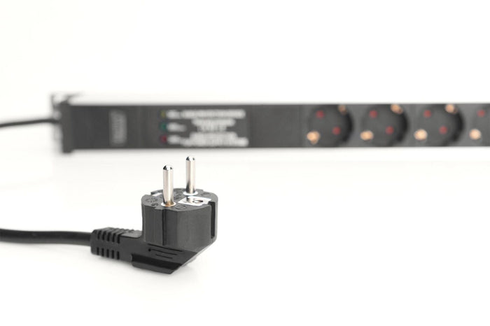 Digitus Ciabatta con profilo in alluminio, 8 prese, cavo di alimentazione 2 m spina di sicurezza del connettore