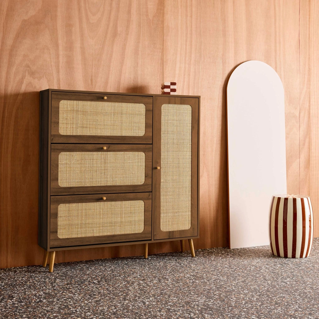 Scarpiera con decoro in legno e canna, 3 ante, noce