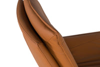 Poltrona girevole rivestita in pelle sintetica e imbottitura