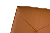 Poltrona girevole rivestita in pelle sintetica e imbottitura