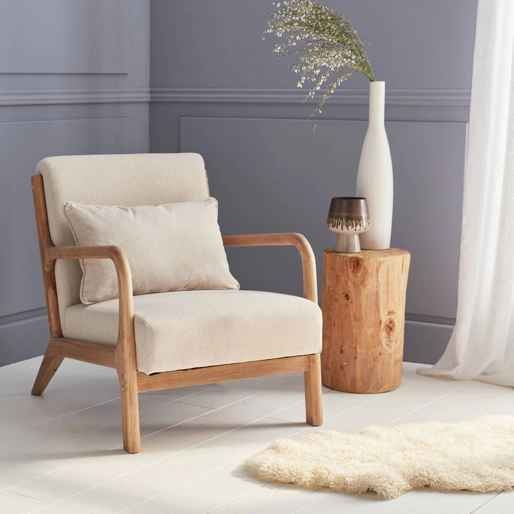 Poltrona scandinava in legno e tessuto con braccioli, beige