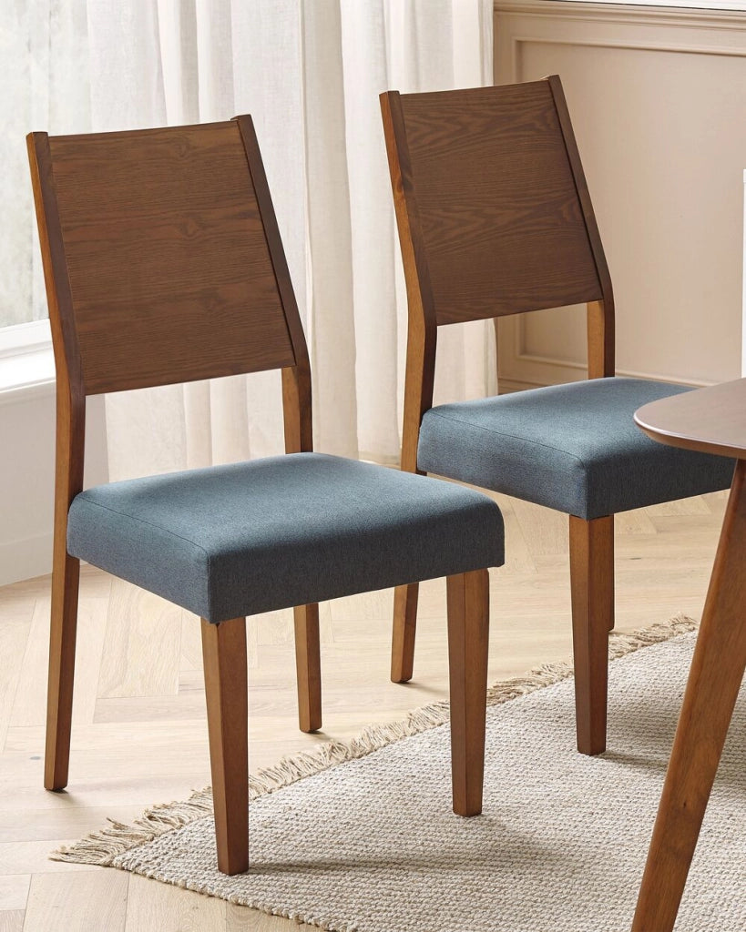 Set di 2 sedie da pranzo in legno scuro con decorativo design moderno e tradizionale