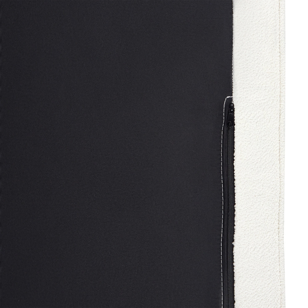 Divano angolare destro Bianco sporco Boucle Gambe in metallo Schienale a cuscino Cuscini sparsi Design moderno