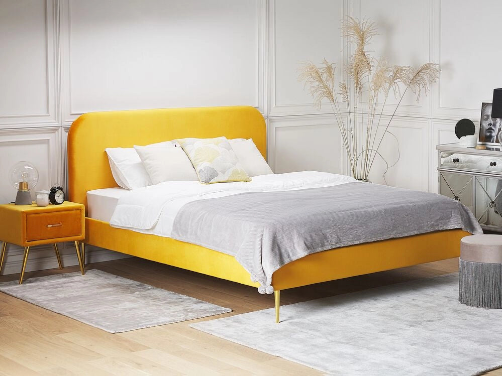 Letto in velluto giallo tappezzeria doppia dimensione gambe dorate testiera con rete a doghe 140 x 200 cm design minimalista