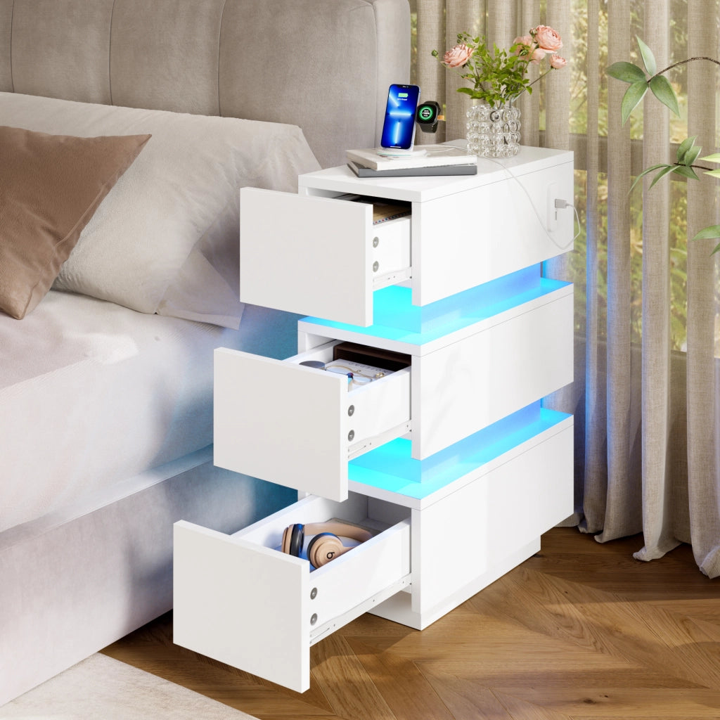 Set di 2 comodini stretti con LED; USB e Type-C; 3 cassetti; 20x40x59;5 cm; bianco