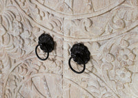 Armadio in legno di mango con ante intagliate in stile etnico