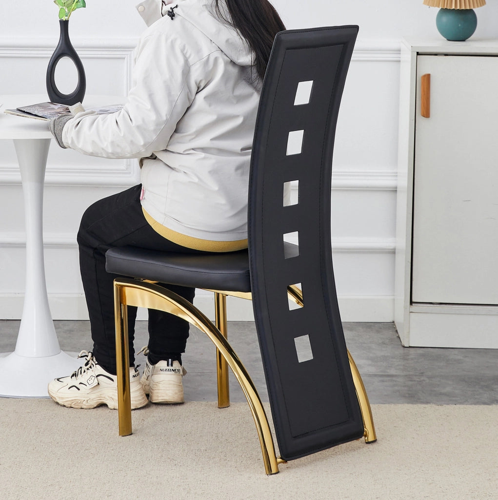 Set di 2 sedie da pranzo moderne con schienale traforato; H 102;5 cm; PU nero e metallo oro