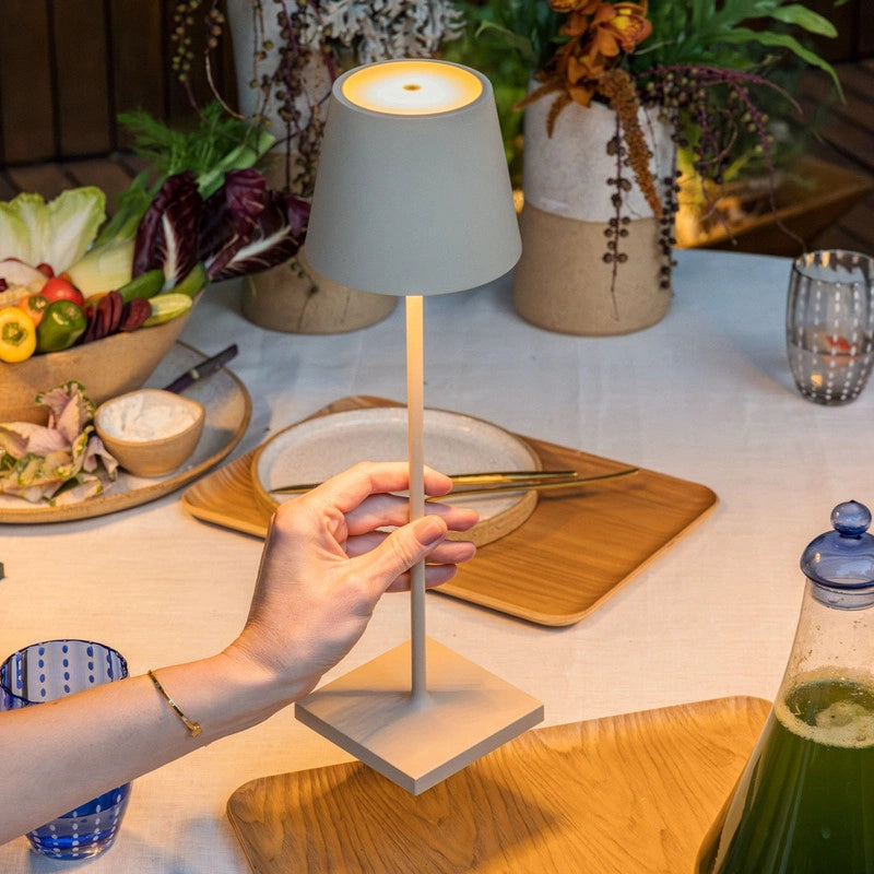 Lampada a led da tavolo Poldina Pro Sabbia ricaricabile e dimmerabile con batteria fino a 12 ore