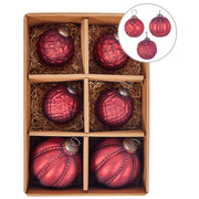 Set di 6 palle di Natale fatte a mano in vetro rosso appese all'albero di Natale.