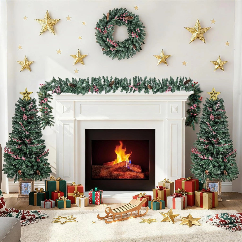 Set di 2 Alberi di Natale in Vaso con Pigne, Stella e Ghirlanda | Decorazione Natalizia per Camino, Ingresso e Festa con Corona e Bacche Rosse Ghiacciate