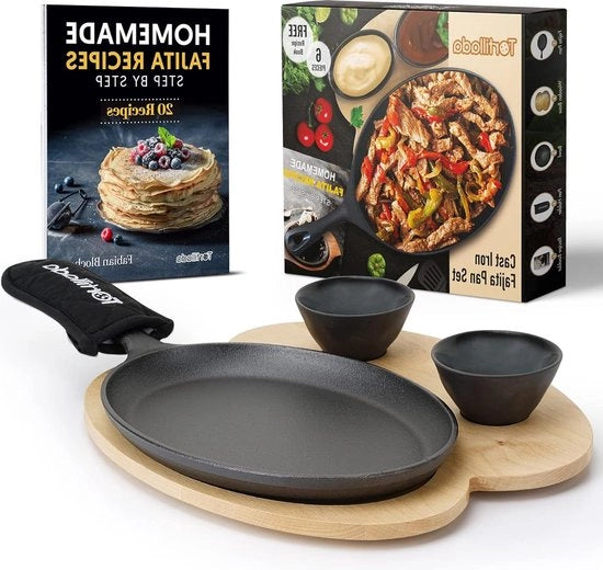 Set di cottura per fajita con griglia in ghisa di 255 cm, composto da un set di 1 pezzo, che include un tavolo di servizio in legno e un contenitore per dip in ceramica.