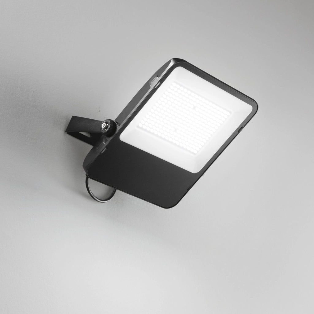 PROIETTORE LED TAURUS NERO 200W 26000LM 3000K IP65 34,7X5,95X40,8CM