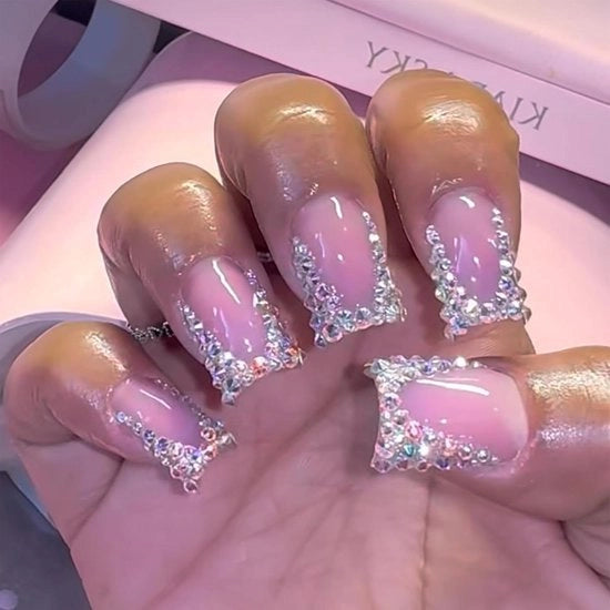 Set da unghie da incollare con pietruzze per nail art 24 pezzi 

(Nota: ho rimosso il nome del marchio "JHubers Goods" e il termine "Nailart accessoire")