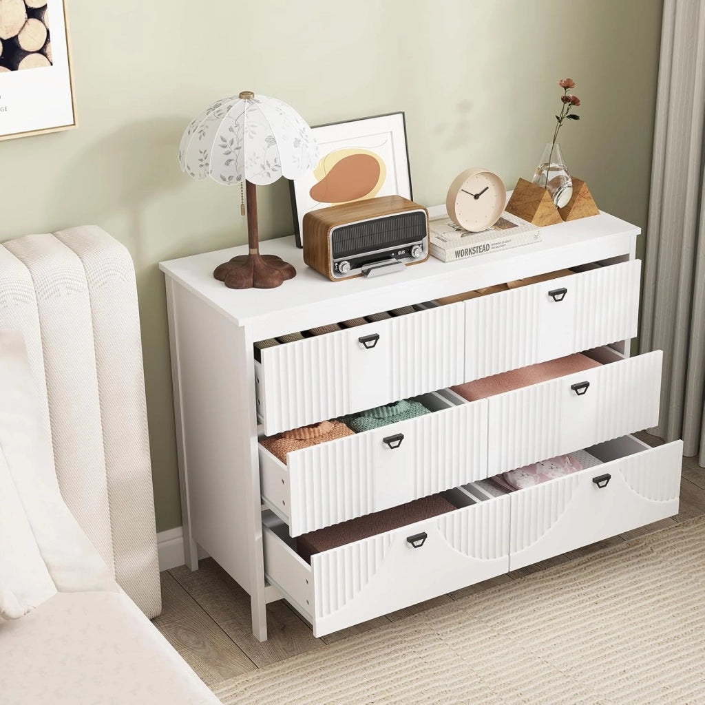 Cassettiera in legno con 6 cassetti, mobile portaoggetti con kit antiribaltamento, 106 x 40 x 79 cm, aspetto elegante, cassettiera per camera da letto, soggiorno, ingresso, bianco