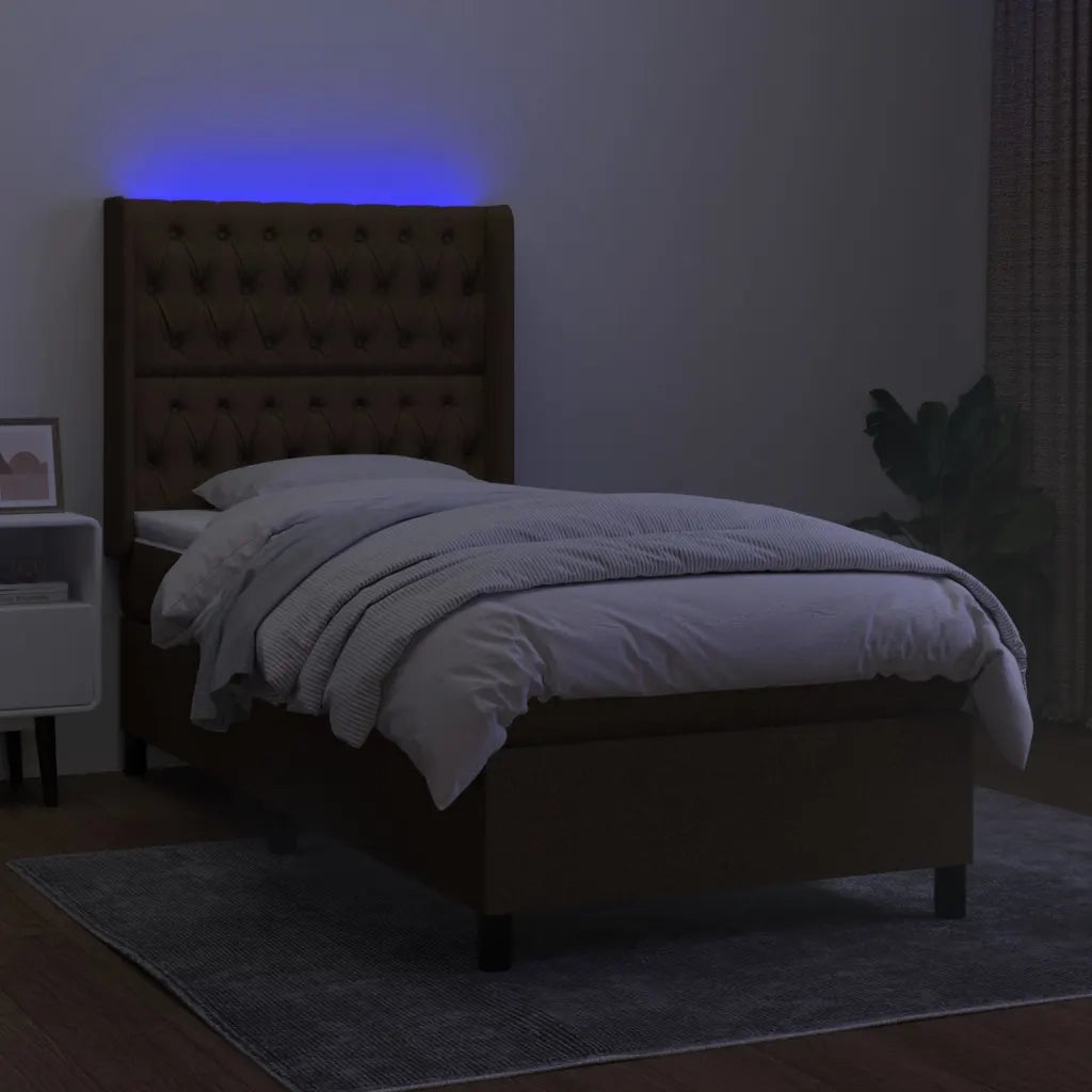 Letto a Molle Materasso e LED Marrone Scuro 90x200cm in Tessuto 3138528