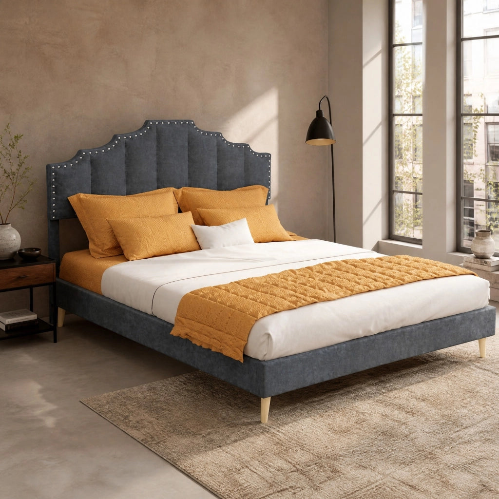 Letto imbottito con testiera geometrica e rete a doghe; 140 x 200 cm; grigio