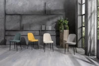 E-STYLO Sedia da pranzo in tessuto beige e gambe in metallo nero, imbottita, 55cm X 46cm H. 85cm.