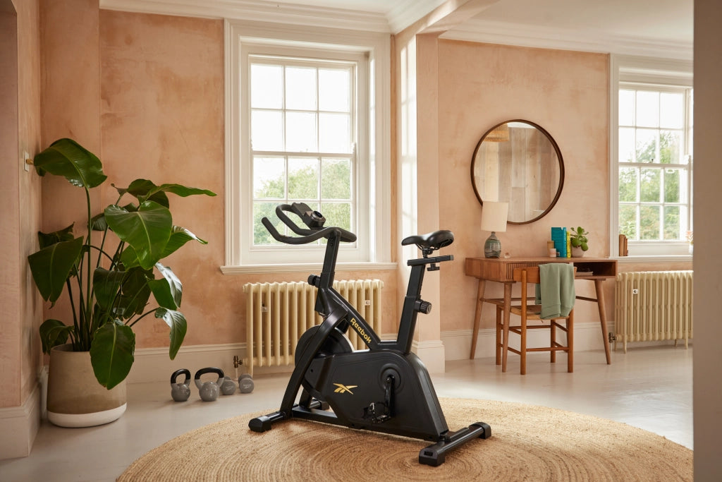 Spinning Bike de fitness Ergomètre - Reebok - Maison/Appartement - Modèle FR30 - Roue d'inertie 18 KG - Ecran LED