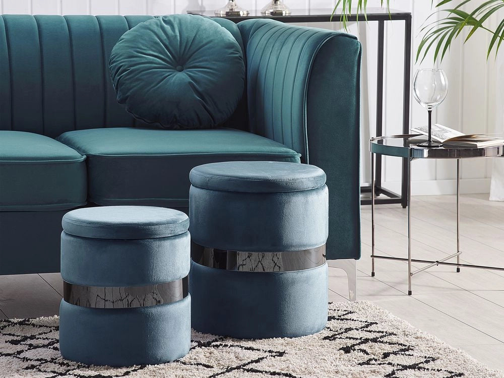 Set di 2 pouf portaoggetti in poliestere azzurro con rivestimento in velluto e poggiapiedi stile glam