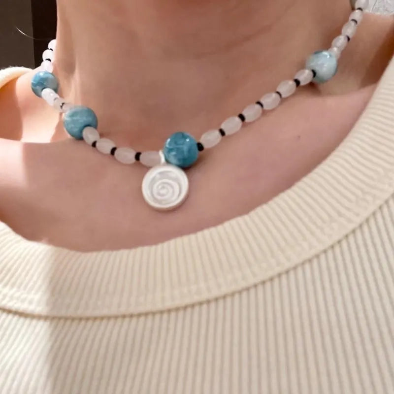 Collana con ciondolo a forma di conchiglia in pietra naturale: gioielli boho con perline