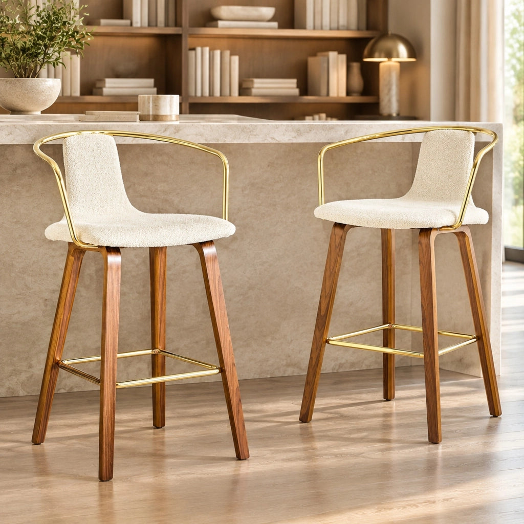 Set 2 sgabelli da bar con braccioli in tessuto teddy bianco e gambe in legno HOMVRA