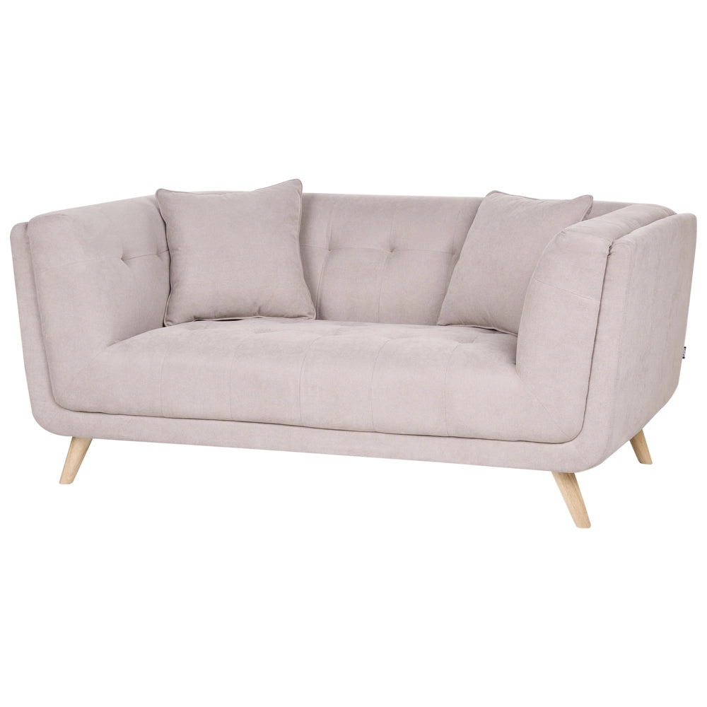 Divano a due posti in tessuto con poggiapiedi cuscini decorativi e gambe in legno trapuntatura decorativa stile retrò tortora