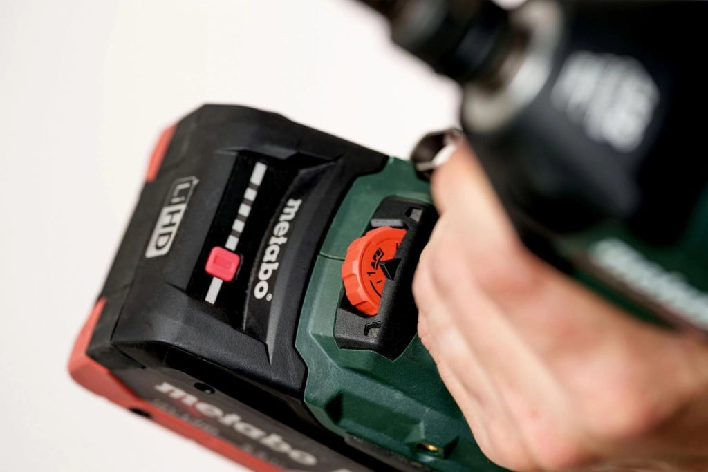Avvitatore a percussione a batteria SSW 18 LTX 550 BL – 18 V, 550 Nm, quadrato esterno 1/2", 2.800 giri/min, 12 livelli – Brushless, maneggevole, LED, per costruzione in legno, cambio