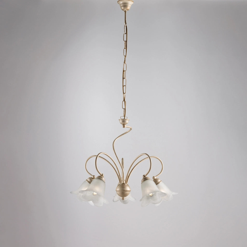 Lampadario in ferro laccato avorio con decorazione oro antico e diffusori in vetro diametro 14 alabastro bianchi 5 luci