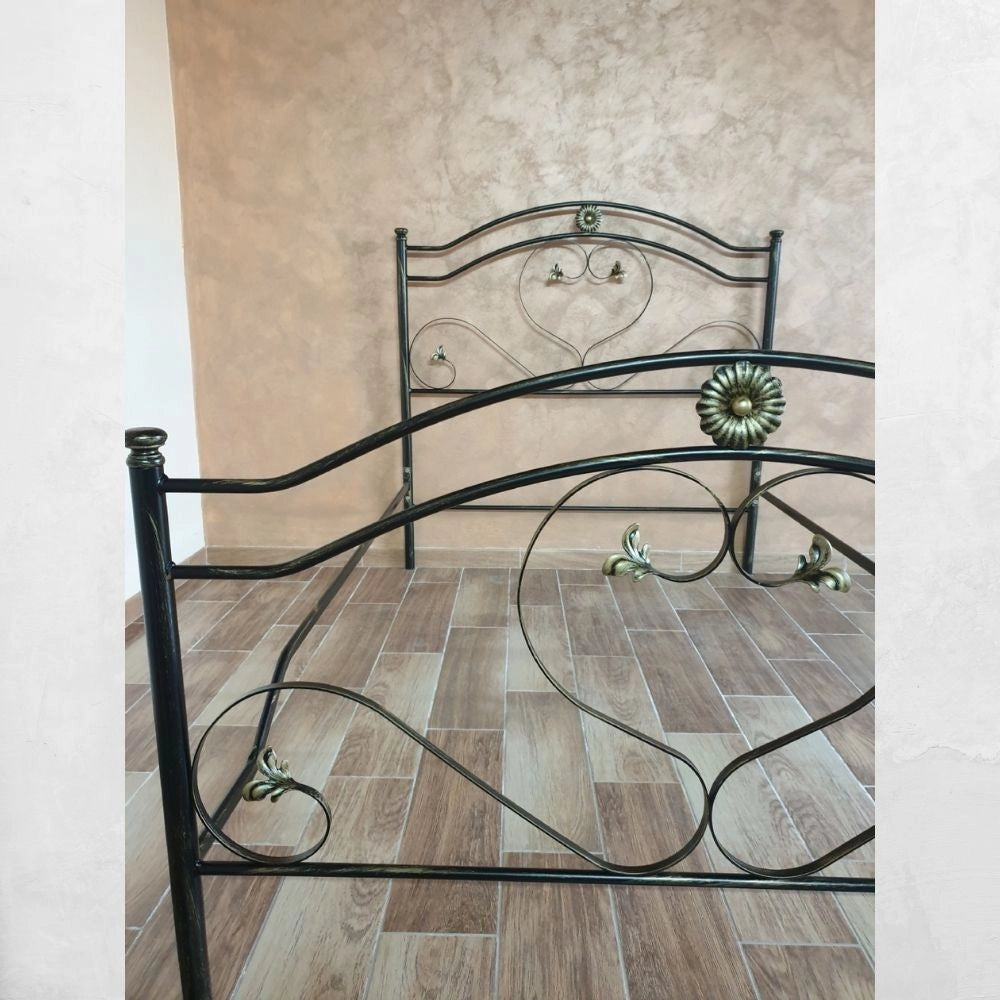 Letto matrimoniale Ginestra ferro battuto nero oro
