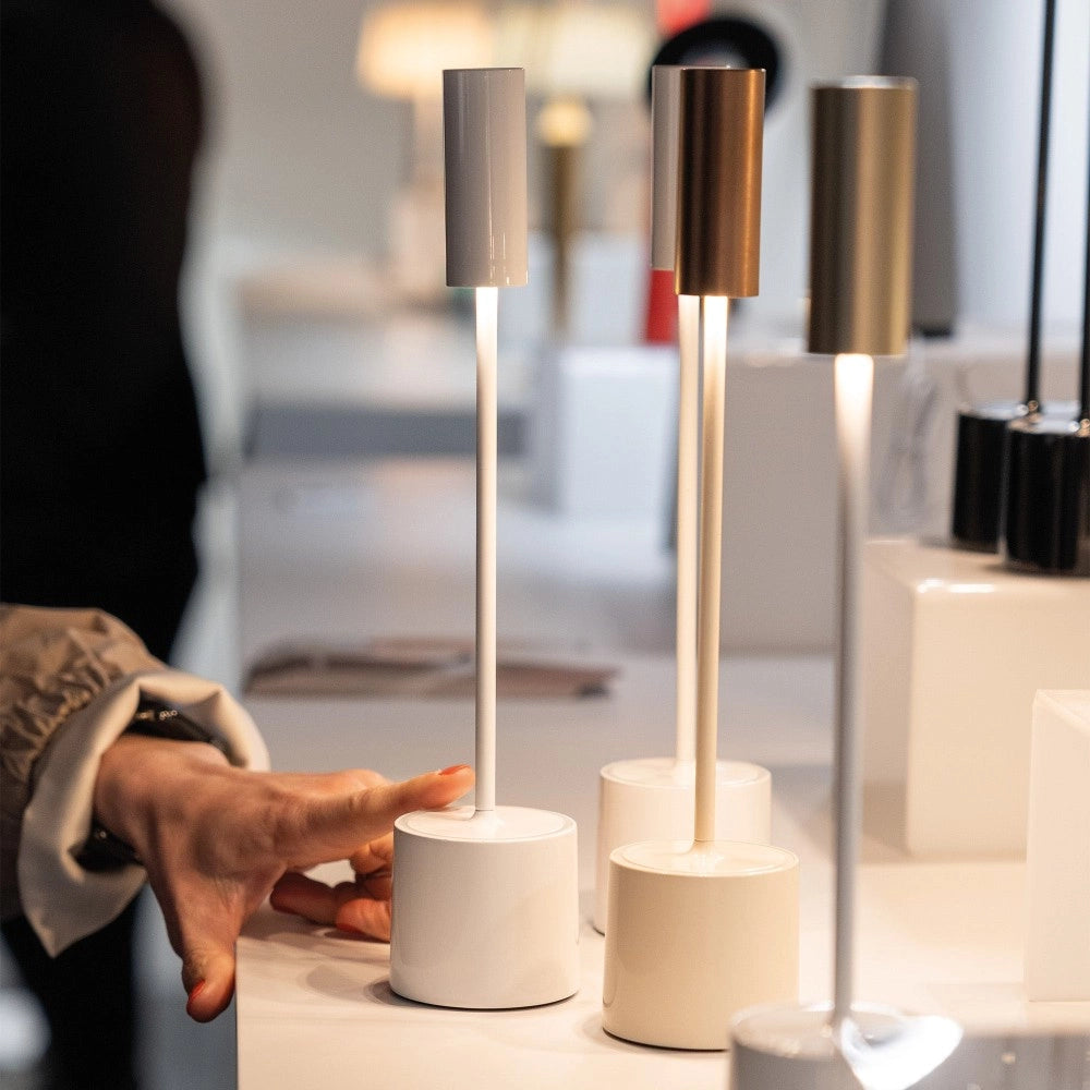 Zafferano - Lampada da tavolo ricaricabile Carolina Led dimmerabile Touch - Nero Lucido e Ottone Spazzolato