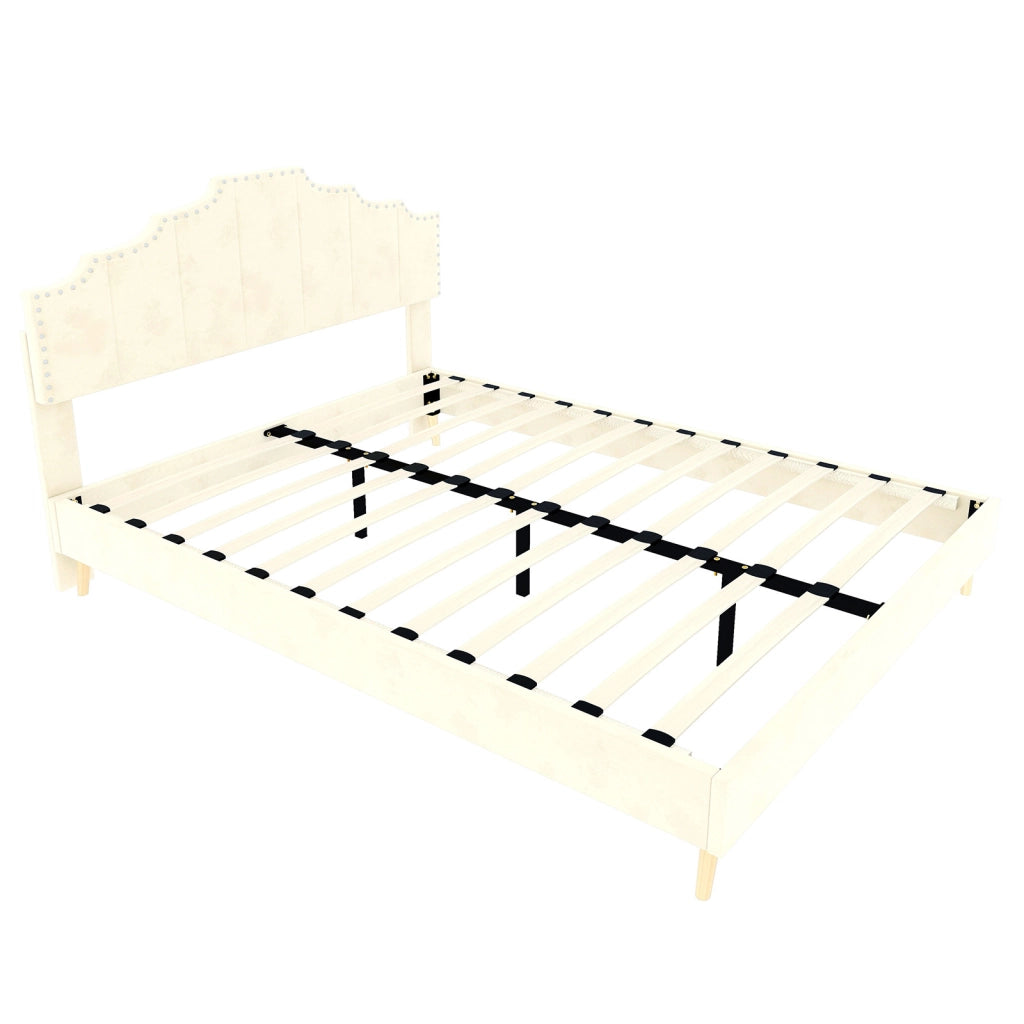 Letto imbottito 160 × 200 cm con testiera geometrica e borchie; rete a doghe; rivestimento in tessuto beige